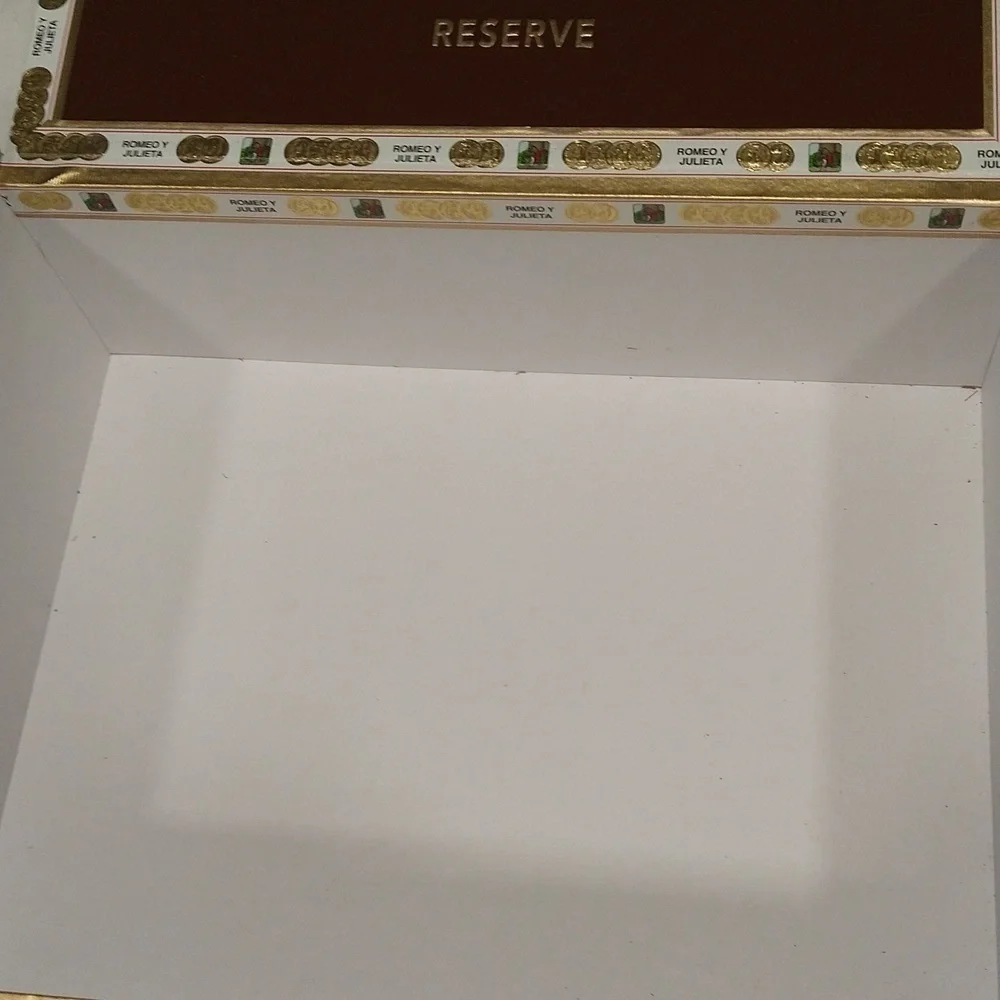 Romeo y Julieta reserve cigar 2 boxes brown 8 1/2